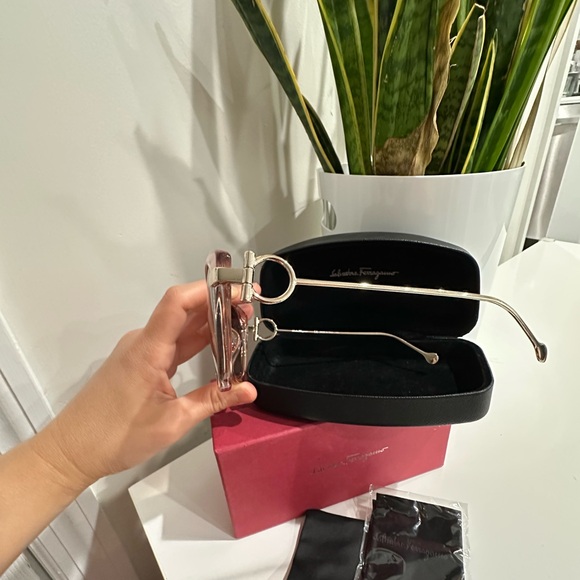 ❌SOLD❌ Brandnew Salvatorre Ferragamo Sunglass - Picture 8 of 13
